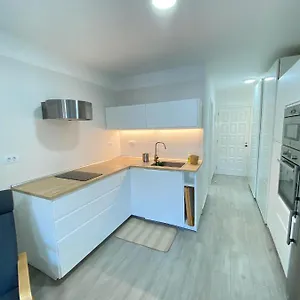 Apartamento Estudio En Cristianos. Ubicación Ideal.